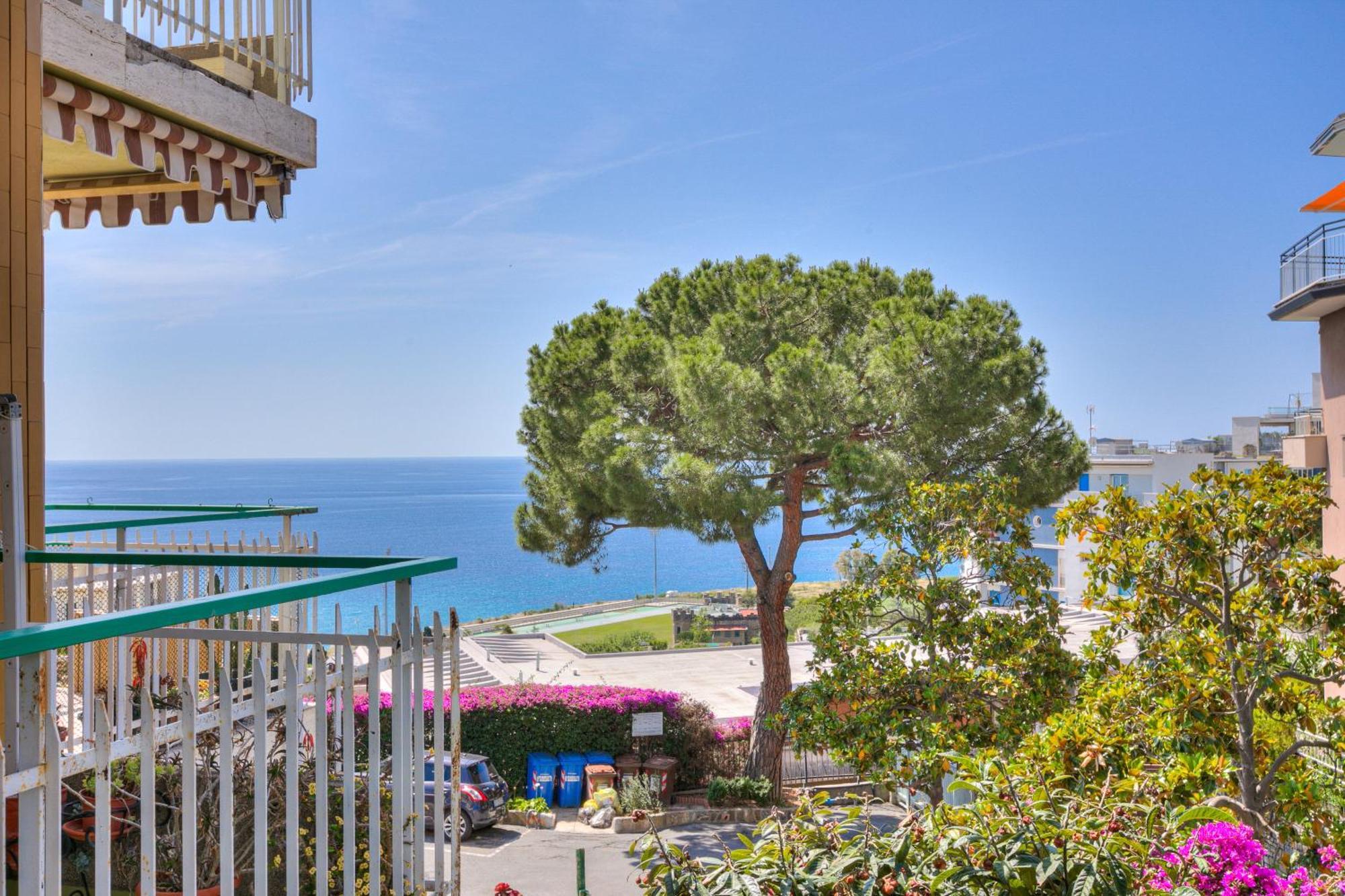 Casa Emma With Sea Glimpse - Happy Rentals 산레모 외부 사진